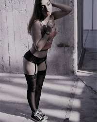 Arap Escort: Bakımlı, 77 kg ve Büyüleyici